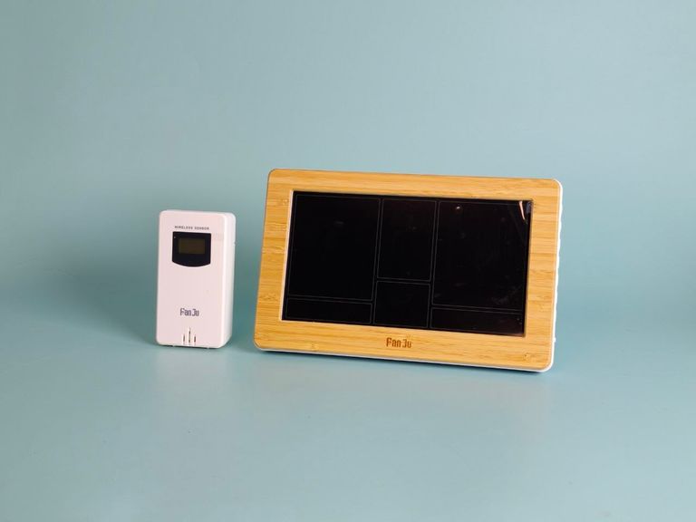 Оголошення Багатофункціональна цифрова метеостанція FanJu FJ3378 з термометром, гігрометром і барометром і портом USB. Колір: Дерево. Б/У