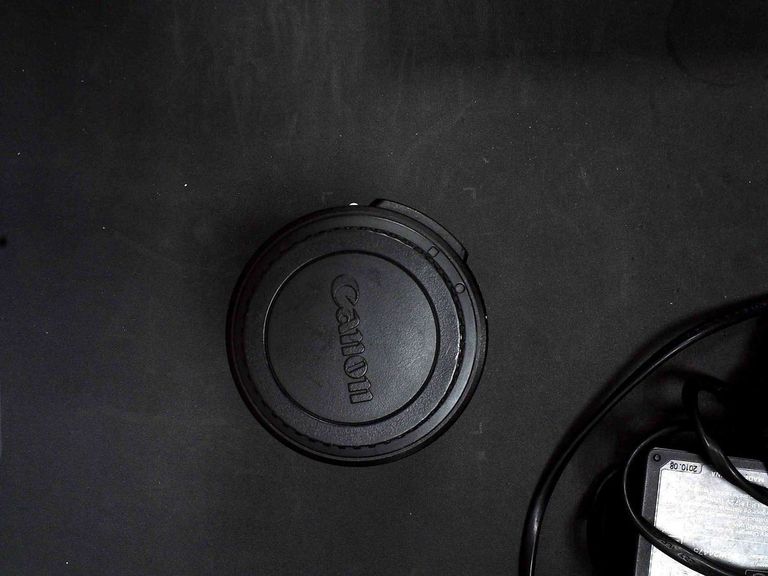 Дешиво Canon EF-S 18-135mm f/3,5-5,6 IS с ломбарда