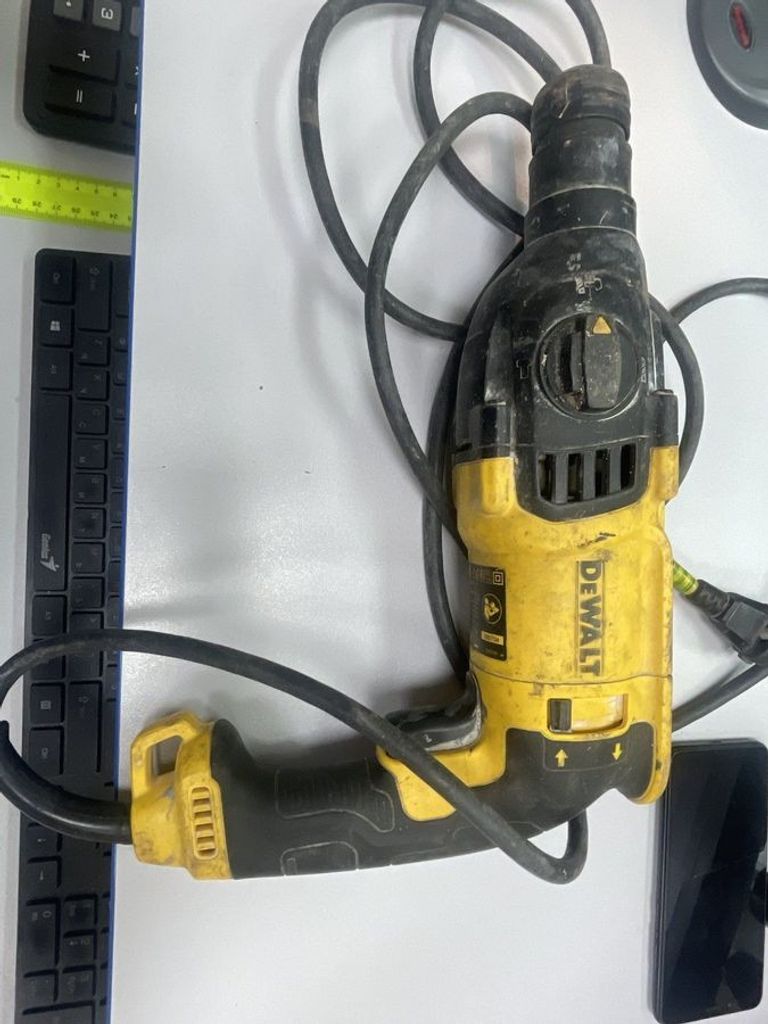 Купити Dewalt d25133qs Б/У