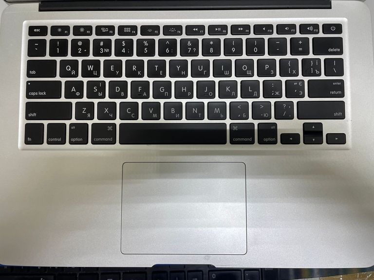 Дешиво Apple macbook air a1466 13,3" core i5 1.6ghz/ram4gb/ssd128gb/intel hd graphics 6000 с ломбарда