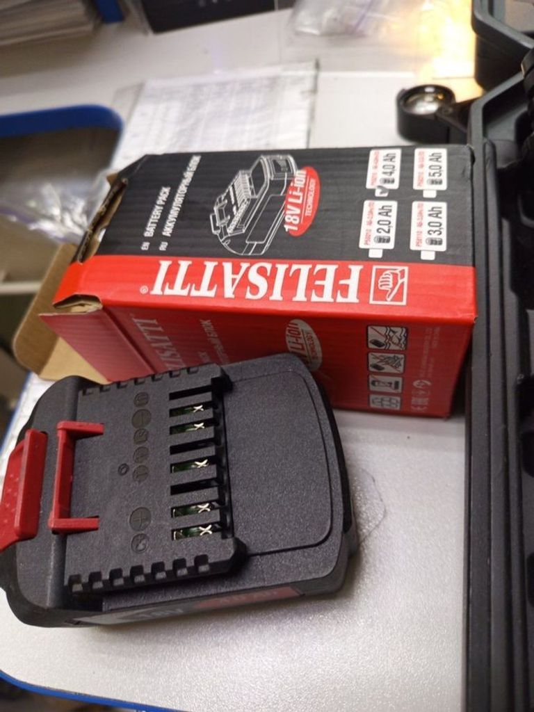 Дешево Felisatti ушм-125/18л3/p52212 2акб 4ah зп з ломбарду