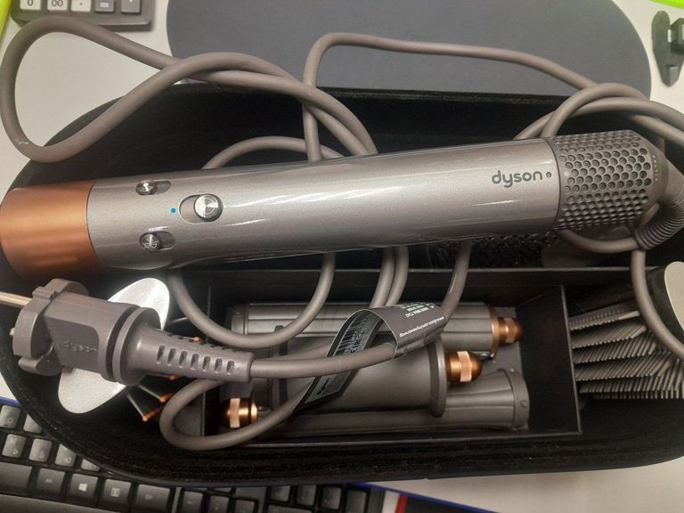 Дешево Dyson airwrap hs05 complete long nickel/copper з ломбарду
