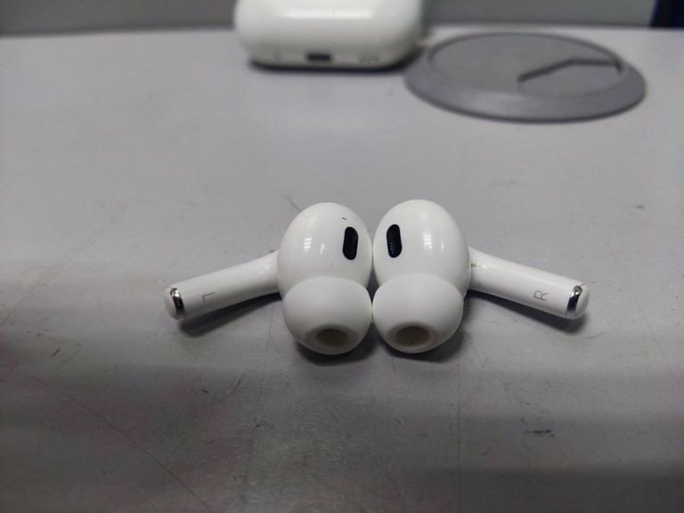 Apple airpods pro 2nd generation with magsafe charging case usb-c Код:01-200797163. Изображение 5
