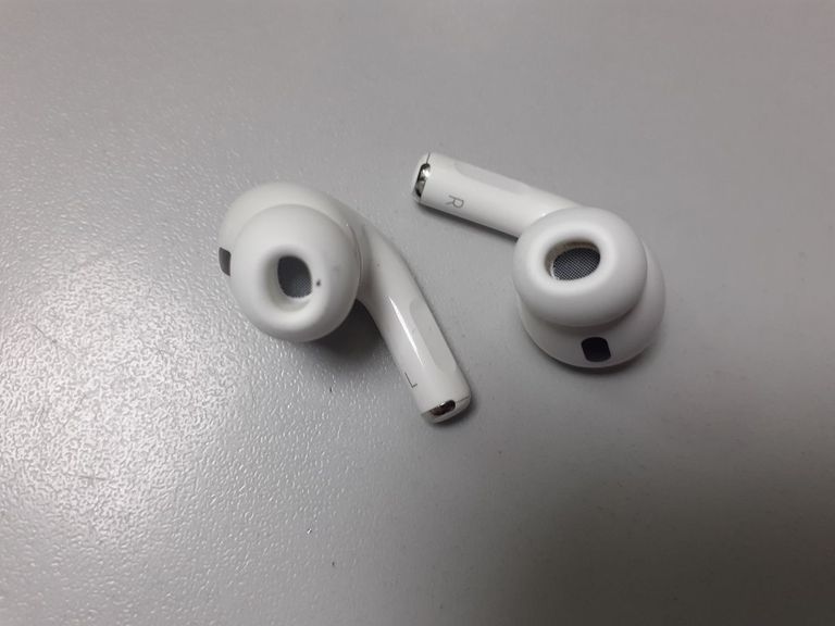 Оголошення Apple airpods pro 2nd generation with magsafe charging case usb-c Б/У