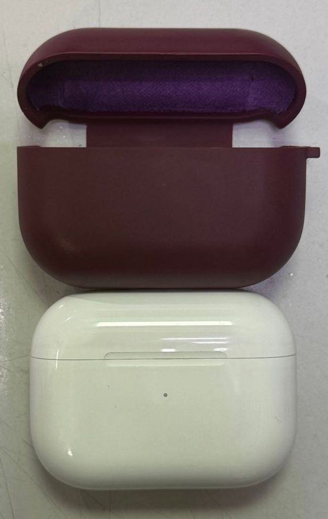 Купити Apple airpods pro 2nd generation with magsafe charging case usb-c Б/У