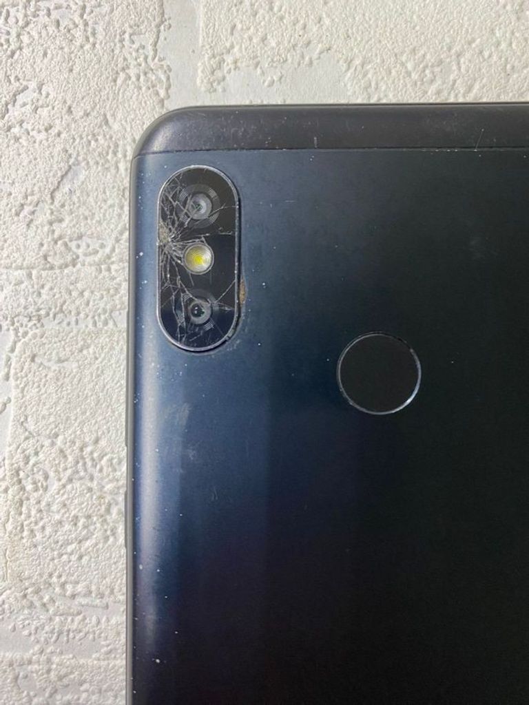 Дешиво Xiaomi mi a2 lite 4/64gb с ломбарда