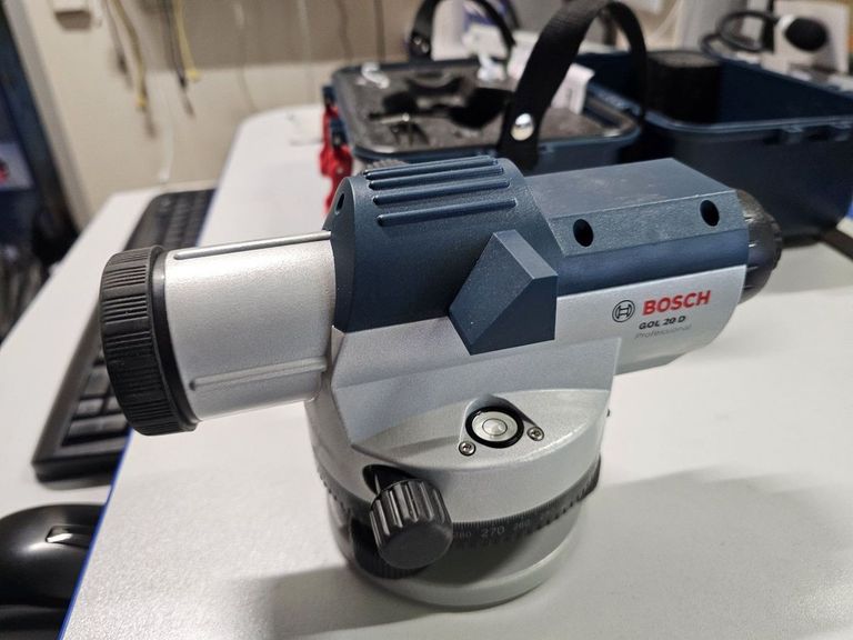 Дешево Bosch gol 20 d + bt160 + gr500 з ломбарду