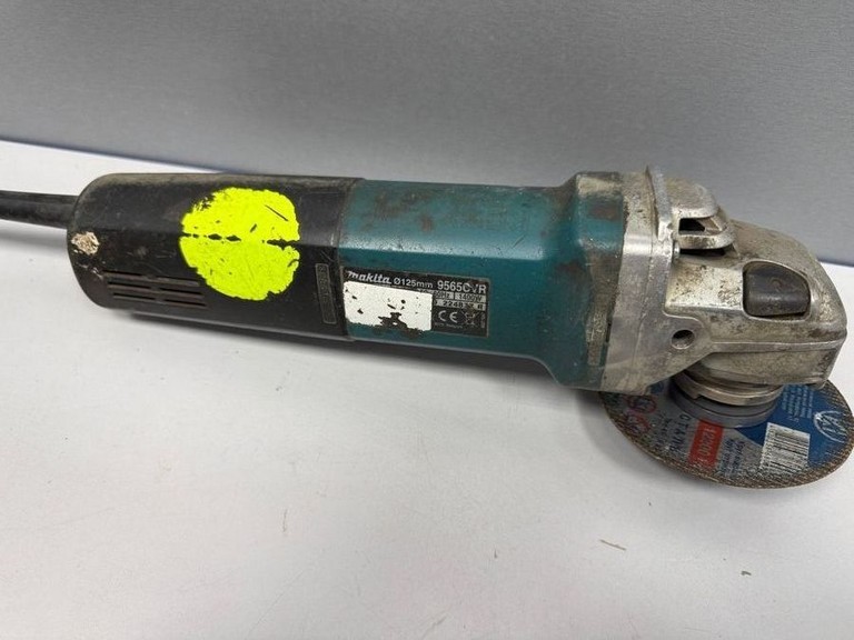 Дешево Makita 9565CVR з ломбарду