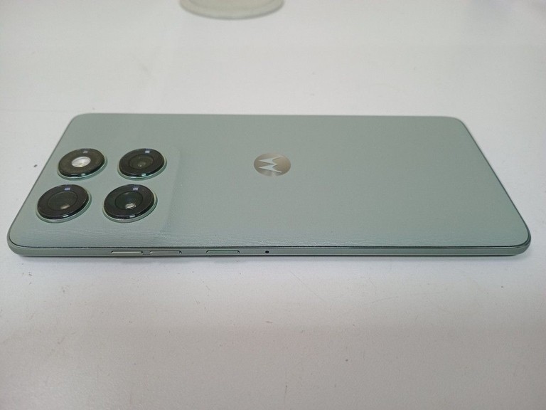 Розпродаж Motorola Moto Edge 60 Pro 12/512GB Sparkling Grape (PB7X0011), продавець Техноскарб