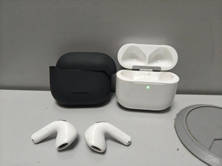 Дешево Apple airpods 4 з ломбарду