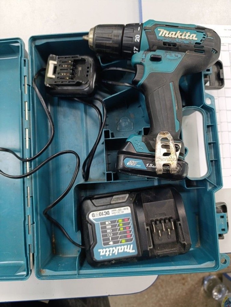 Купити Makita df333d 2акб 1.5ah зп Б/У
