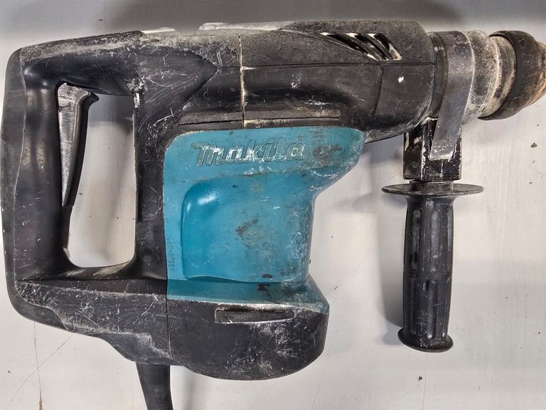 Розпродаж Makita HR3200C, продавець Техноскарб