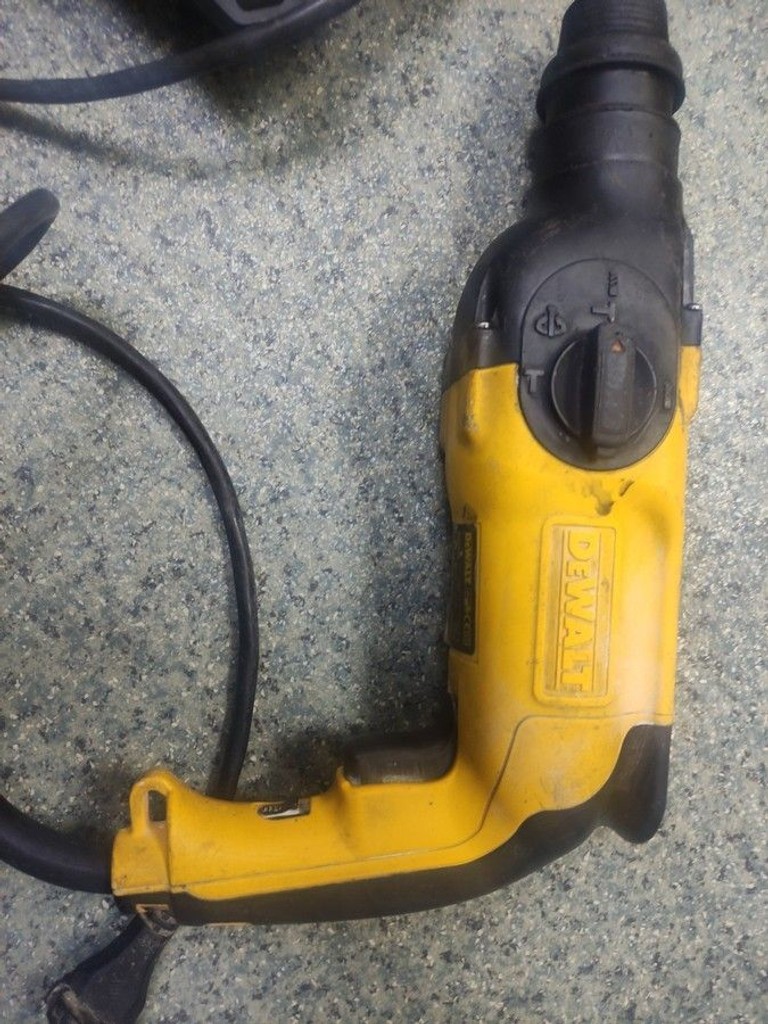 Оголошення Dewalt d25103 Б/У
