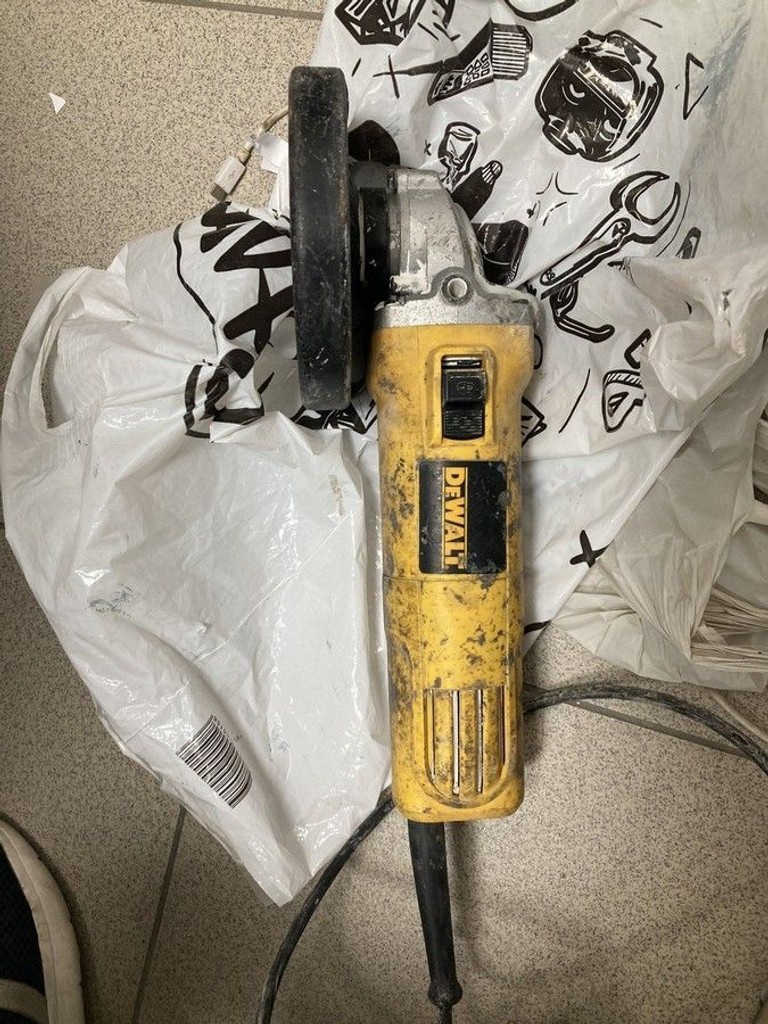 Дешево Dewalt DWE4117 з ломбарду