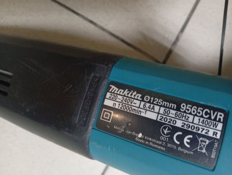 Дешево Makita 9565CVR з ломбарду