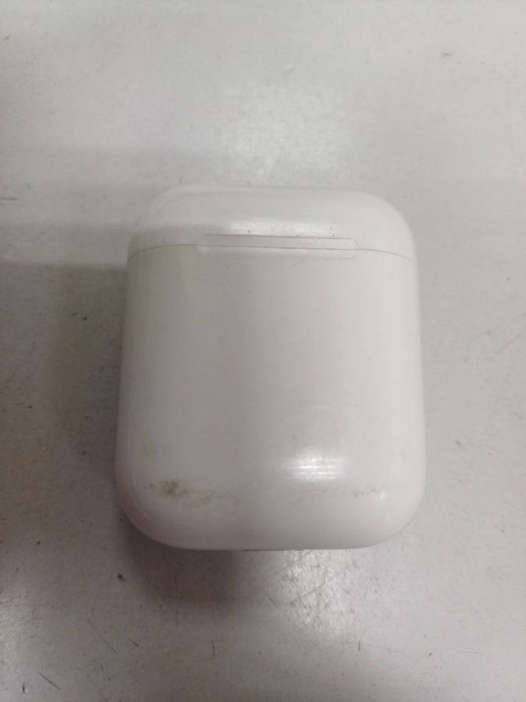 Apple airpods 2nd generation with charging case