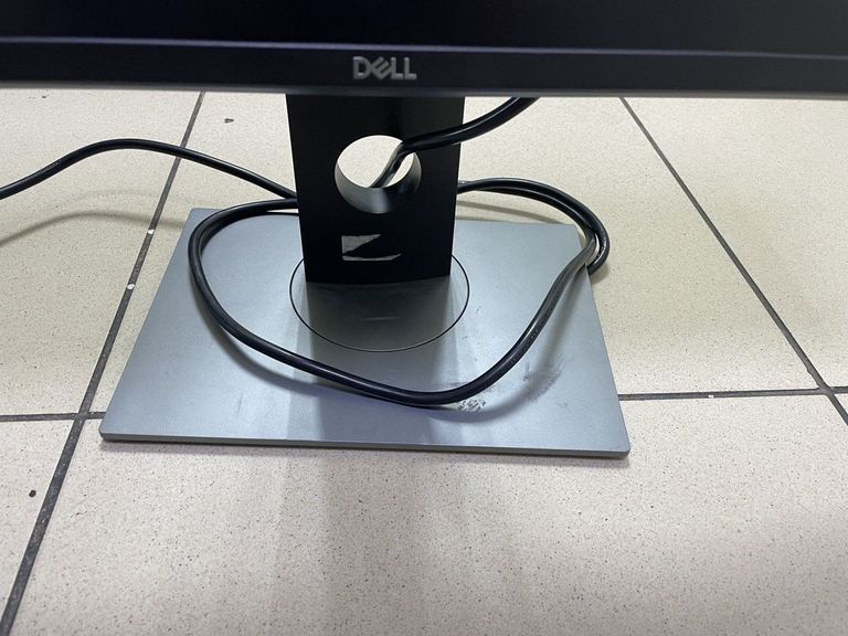 Дешиво Dell p2719h с ломбарда