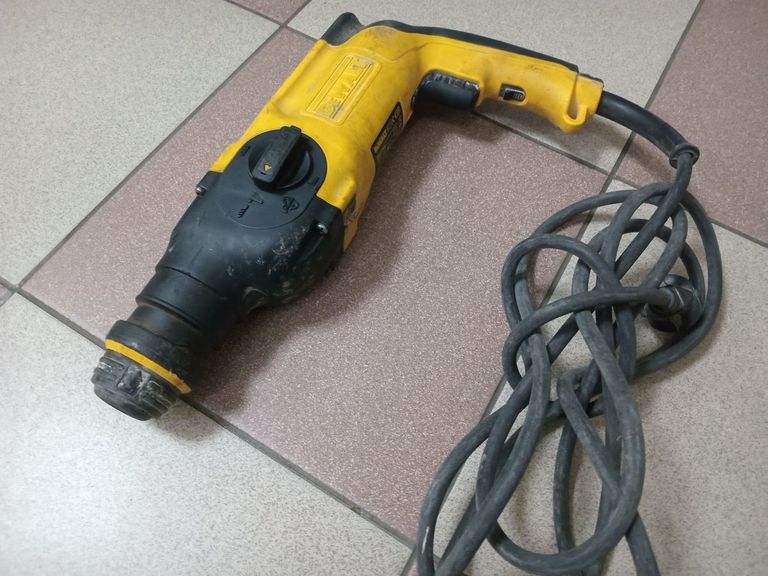 Дешево Dewalt d25113qs з ломбарду