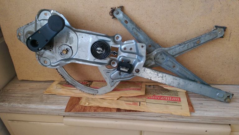 Купить BMW - Стеклоподъемник BMW 525, E34, 1990, правый Б/У