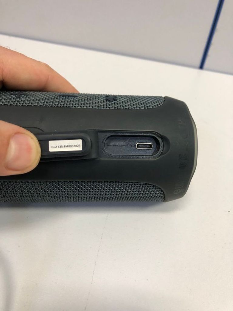 Дешиво Jbl flip essential 2 с ломбарда