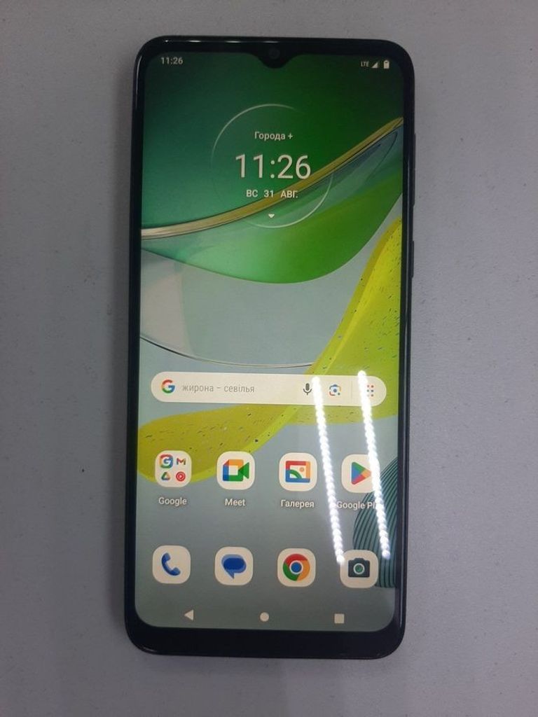 Дешево Motorola moto e13 2/64gb з ломбарду