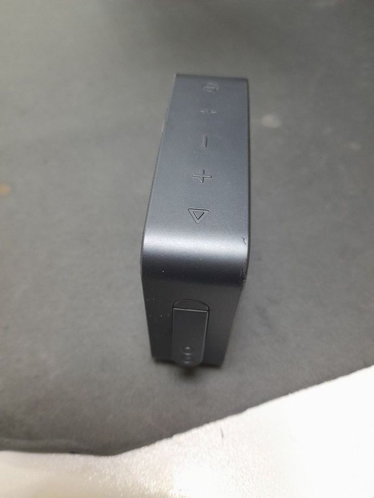 Дешево Jbl go essential з ломбарду