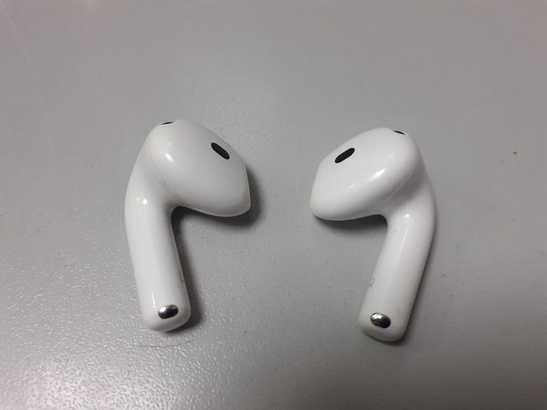 Купити Apple airpods 4 with active noise cancellation Б/У