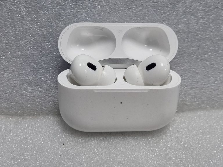 Купити Apple airpods pro 2nd generation with magsafe charging case usb-c Б/У