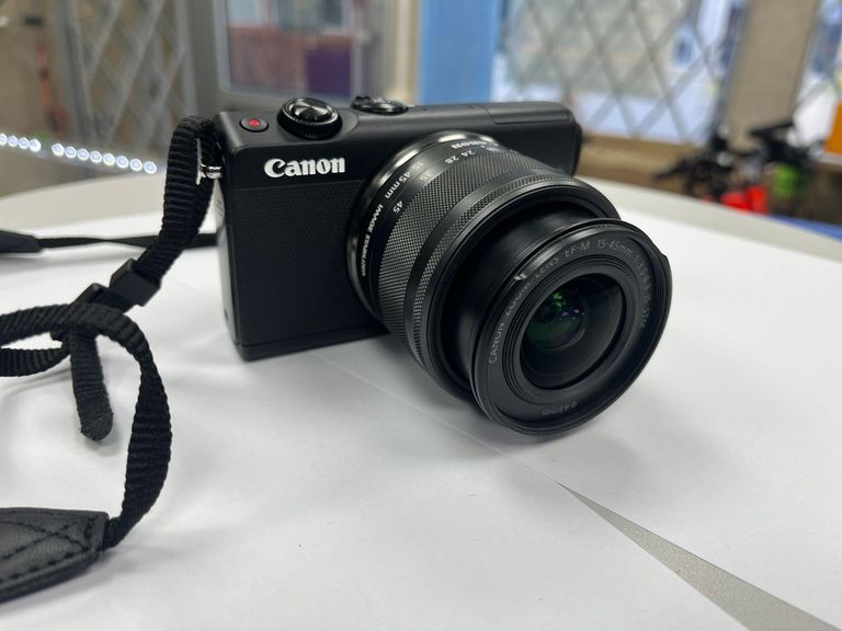 Купити Canon eos m100 canon ef-m 15-45mm f/3.5-6.3 is stm zoom Б/У