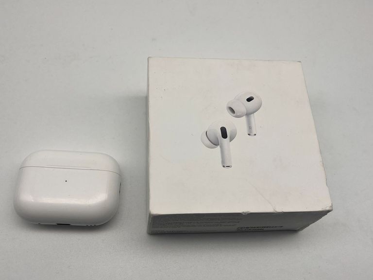Купити Apple airpods pro 2nd generation with magsafe charging case usb-c Б/У