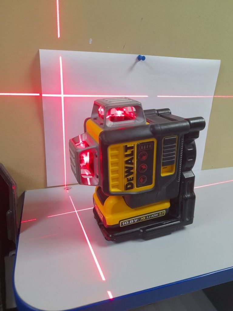 Купити Dewalt DCE089D1R Б/У