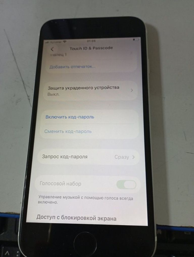 Дешево Apple iPhone SE 2020 128GB Black Slim Box (MHGT3) з ломбарду