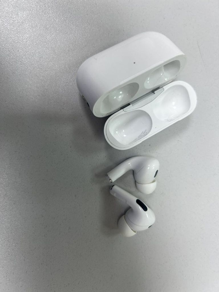 Купить Apple airpods pro 2nd generation with magsafe charging case usb-c Б/У