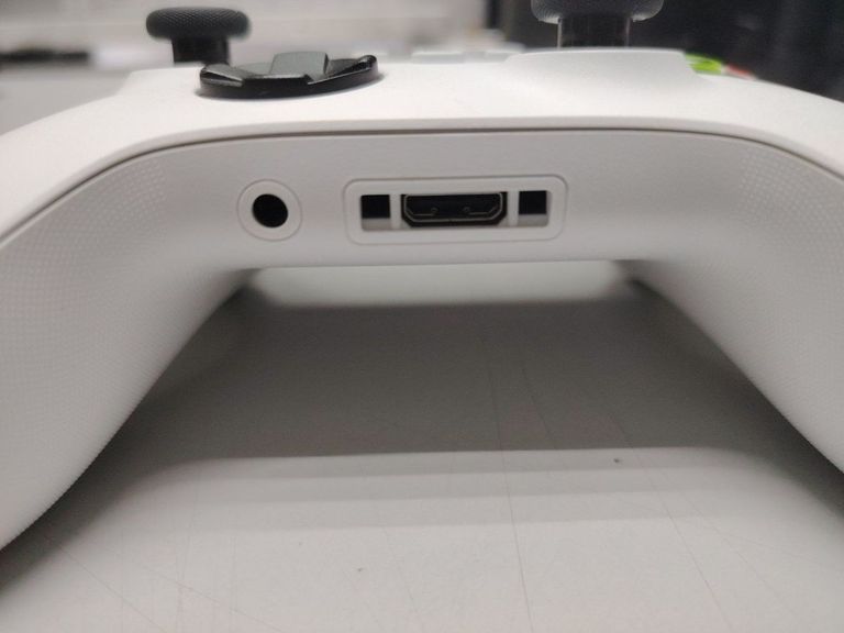 Дешево Microsoft xbox series x s wireless controller з ломбарду