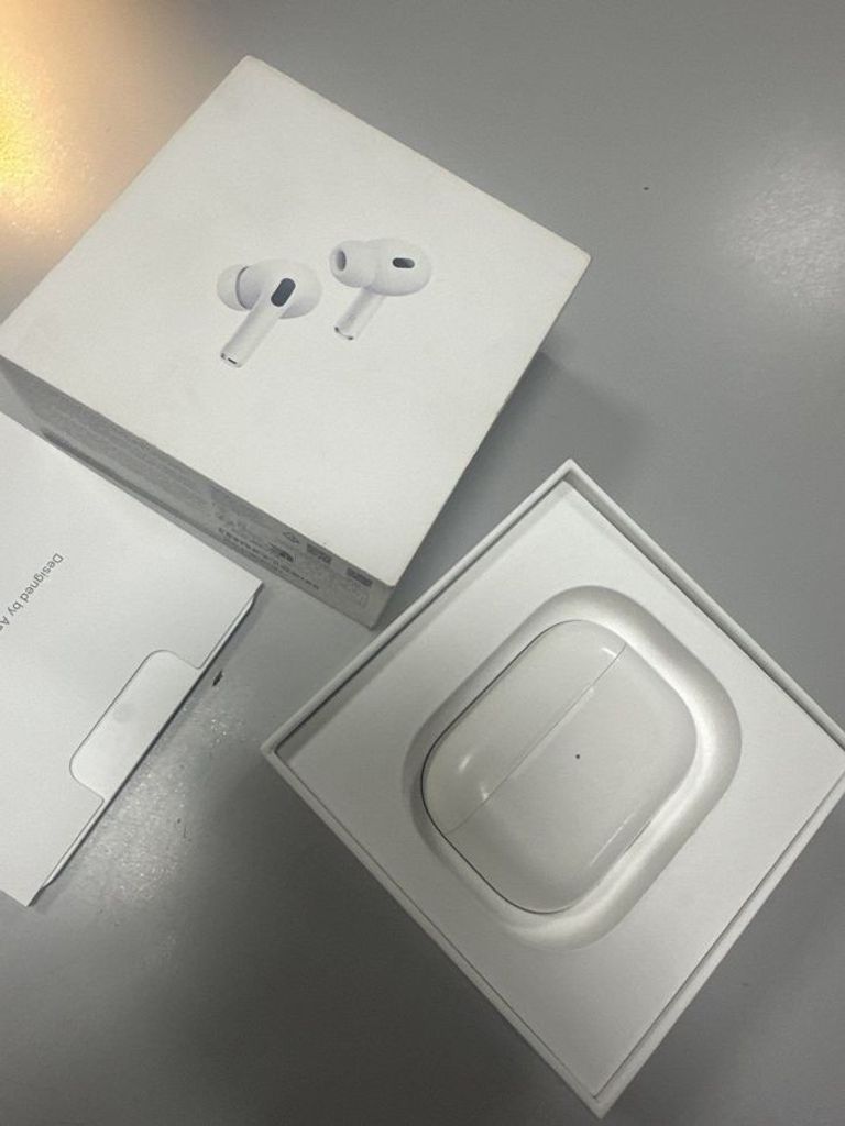 Оголошення Apple airpods pro 2nd generation with magsafe charging case usb-c Б/У