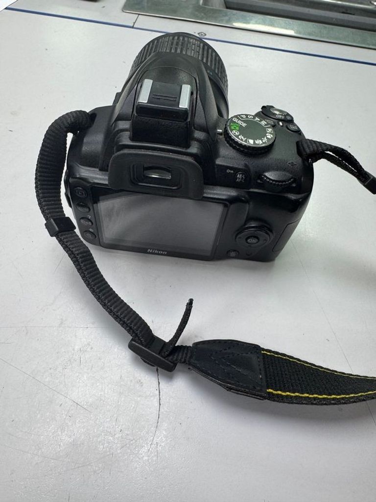 Оголошення Nikon d3000 kit /af-s nikkor 18-55mm 1:3,5-5,6g vr dx Б/У