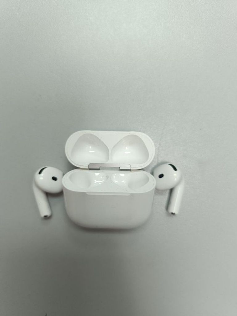 Дешево Apple airpods 4 з ломбарду