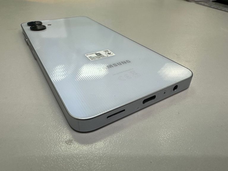 Дешиво Samsung galaxy a06 4/128gb с ломбарда