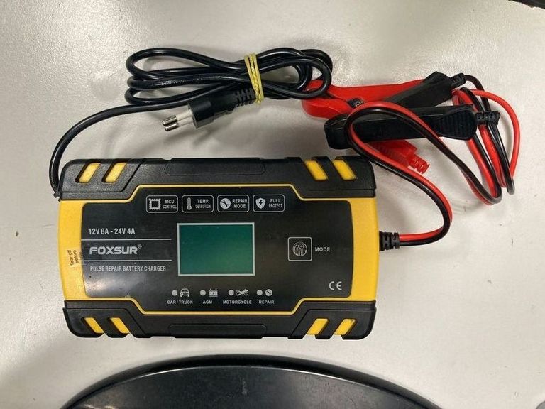 Купити Foxsur 12/24V 8A FBC122408D Б/У