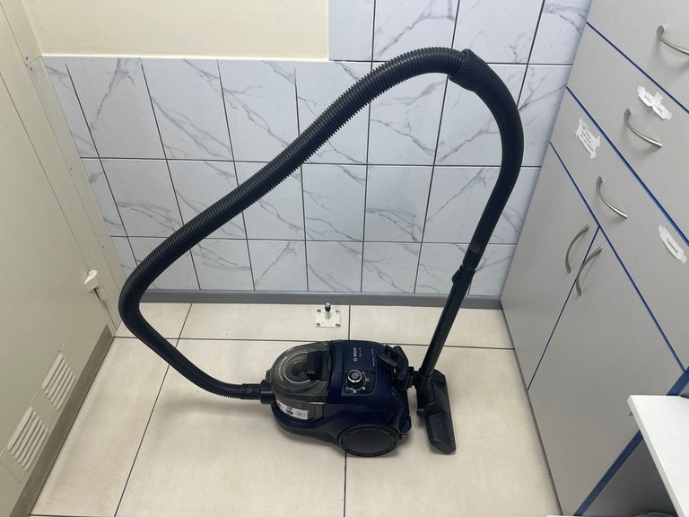 Купить Bosch Serie 4 BGS21X320 Б/У