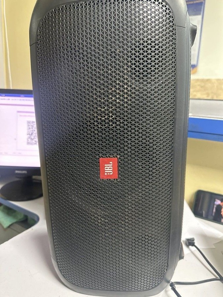 Оголошення Jbl partybox on-the-go Б/У