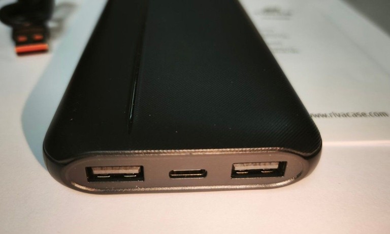 Дешево Rivacase VA2031 10000mAh Black з ломбарду