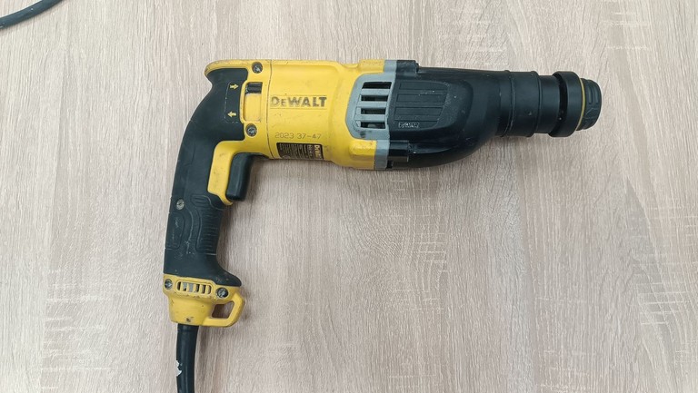 Оголошення Dewalt D25143K Б/У