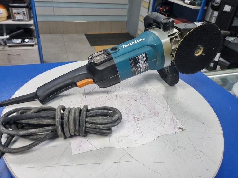 Оголошення Makita 9237CB Б/У