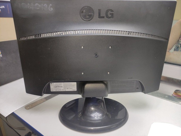 Купити Lg w1943ss Б/У