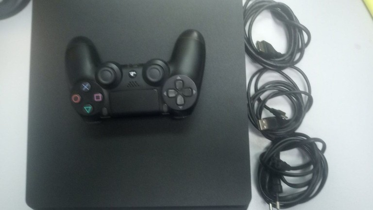 Купити Sony playstation 4 1tb Б/У