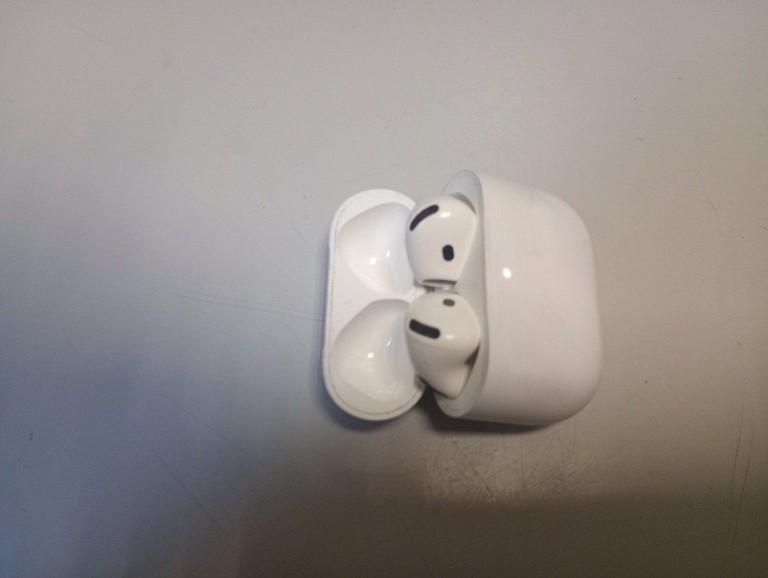 Оголошення Apple airpods 4 with active noise cancellation Б/У