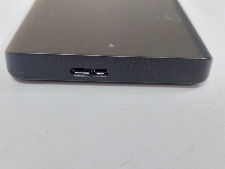 Дешево Toshiba canvio basics 2022 2 tb з ломбарду