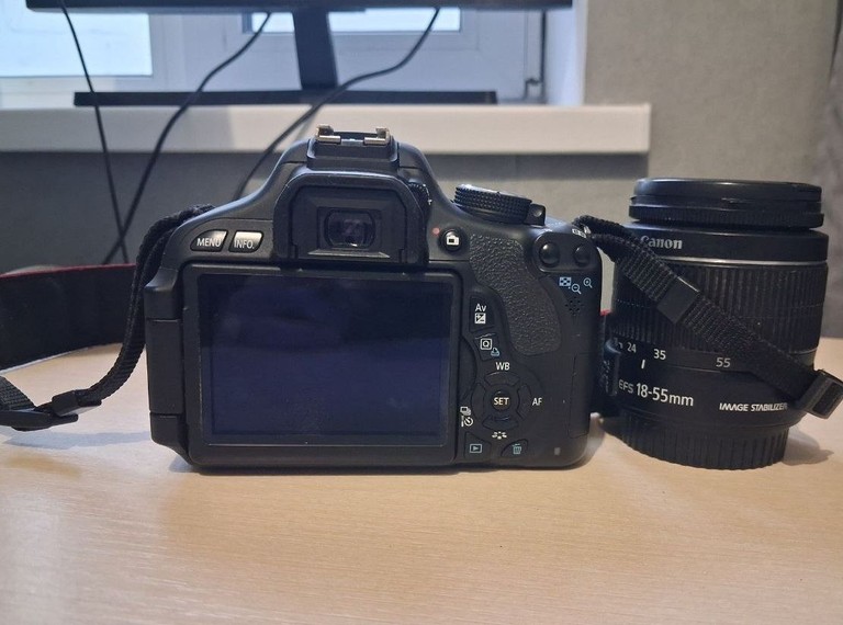 Дешево Canon EOS 600D kit (18-55 mm) DC EF-S з ломбарду