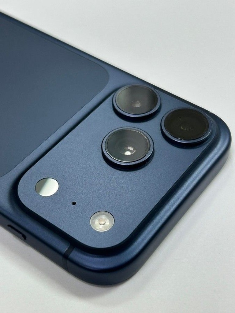 Apple iPhone 17 Pro 256GB Deep Blue (MG8J4) Код:01-201138804. Зображення 7